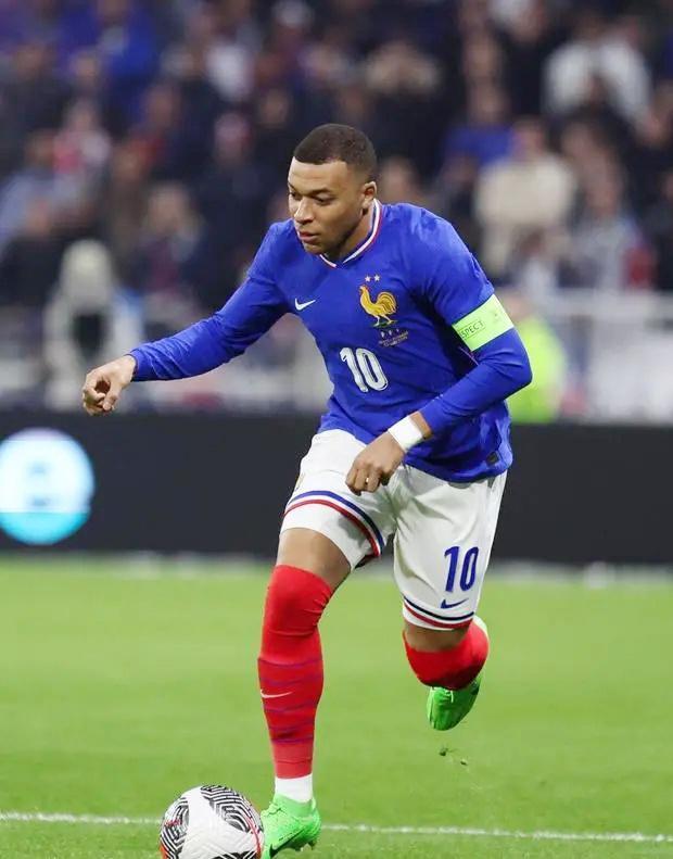 欧博登录-包含姆巴佩意外战胜美国队，比赛规则变更引爆全场！比赛高潮迭起的词条