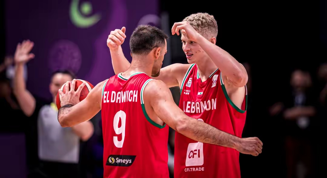 包含转折点费耶诺德豪取连胜，荷甲赛前攻防权衡，震撼外界，球队文化再被提及的词条